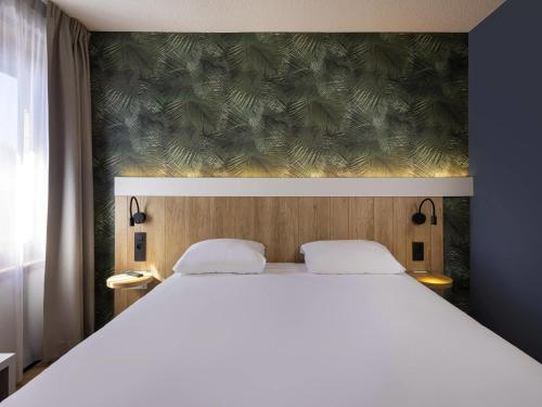 1 double bed, 1 twin bed