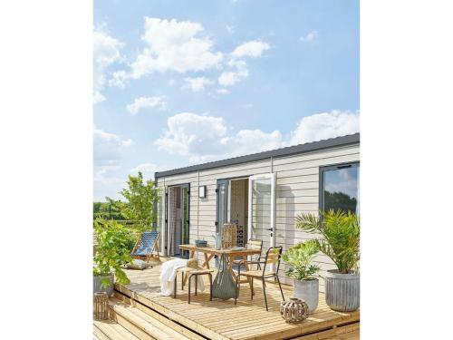 Cozy Caravan Escape for 6 gîte à louer Arisdonk