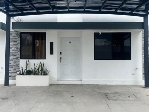 Eingang, Layover House SV in San Pedro Masahuat