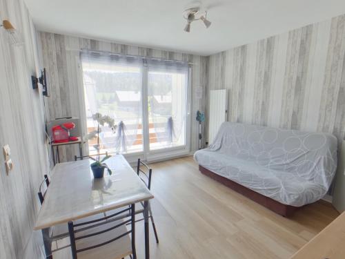 Charmant appartement avec WiFi - 4 pers. - FR-1-834-27 – khách sạn tại Premanon