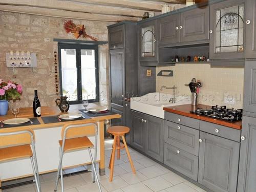 Maison traditionnelle avec animaux admis - 3 pers. - FR-1-381-661 in Champigny-Sur-Veude