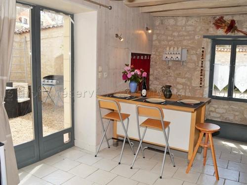 Maison traditionnelle avec animaux admis - 3 pers. - FR-1-381-661 in Champigny-Sur-Veude