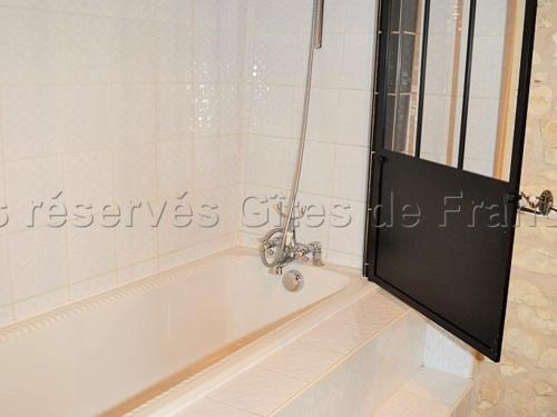 Maison traditionnelle avec animaux admis - 3 pers. - FR-1-381-661 in Champigny-Sur-Veude
