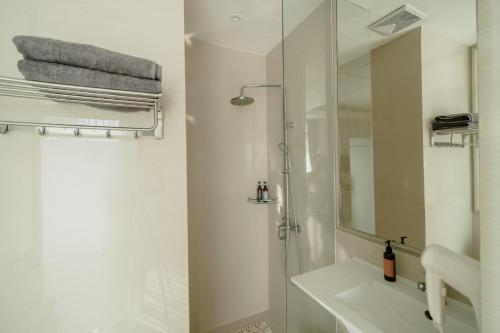 Bustle Base Coliving and Coworking Space Room Type - Studio