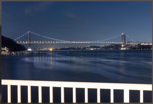 Luxury Hudson Riverfront Residence in Edgewater (NJ)