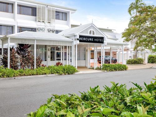 . Mercure Cairns