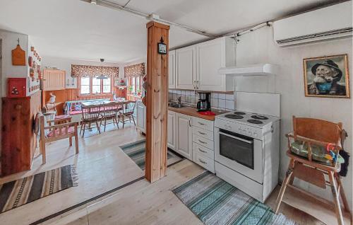 virtuve, 2 Bedroom Lovely Home In Visseltofta in Visseltofta