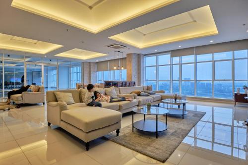 Bar/lounge, Roseville Soho & Suite Apt - BSD New Apartment near ICE BSD - Full furnished in Serpong