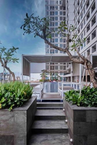 Swimming pool, Roseville Soho & Suite Apt - BSD New Apartment near ICE BSD - Full furnished in Serpong