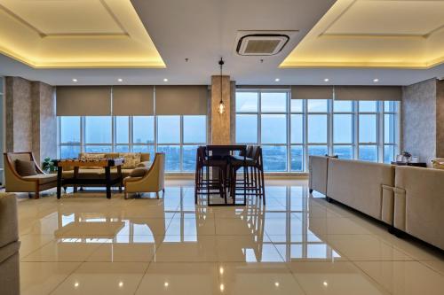 Bar/lounge, Roseville Soho & Suite Apt - BSD New Apartment near ICE BSD - Full furnished in Serpong