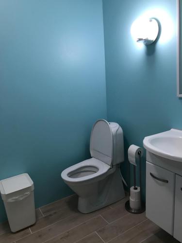 Single Room with Shared Bathroom