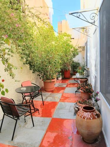 Acropolis Stone-built charming lodging 70 sq m, Athènes