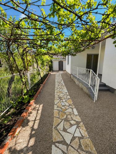 Welcome to our holiday home in Sutomore