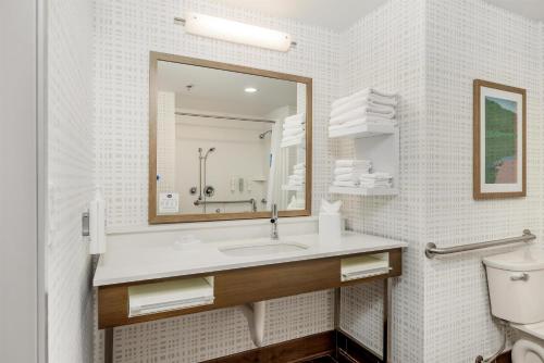 Hampton Inn Suites Grants Pass - image 26