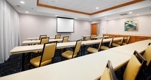 Hampton Inn Suites Grants Pass - image 29