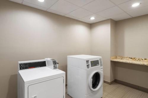 La Quinta by Wyndham Baton Rouge Denham Springs - image 43