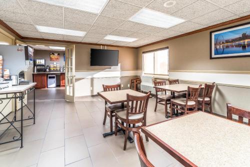 Comfort Inn Festus-St Louis South - image 35