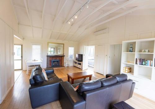Relax by the beach Cozy Bach No 40 in Waimarama