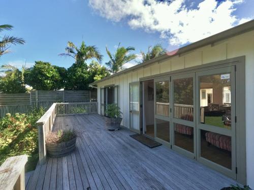 Relax by the beach Cozy Bach No 40 in Waimarama