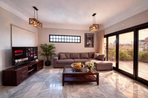 Ghumo - 2BR 2nd Floor in Bahadurabad near Aga Khan - Karachi