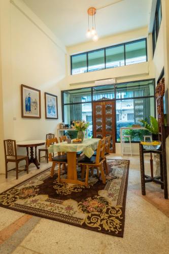 Baan Batra Heritage Suite - image 13