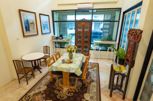 Baan Batra Heritage Suite - image 11