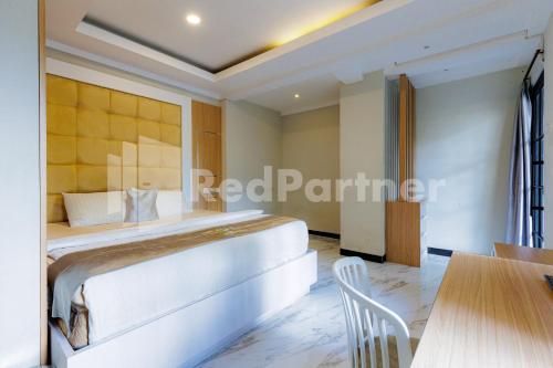 Tree Homestay Mitra RedDoorz Room Type - Suite