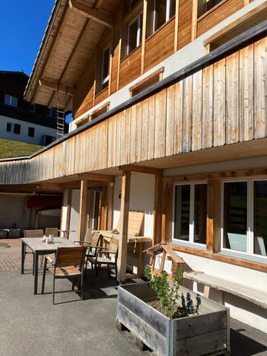 2-Zimmer Ferienwohnung,Parterre,Sitzplatz,Garage in Adelboden