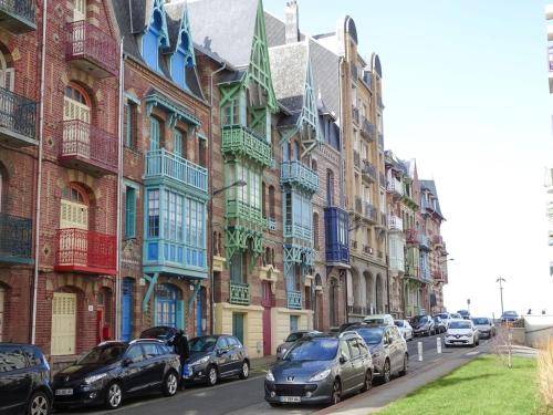 . Semi-detached house, Rieux