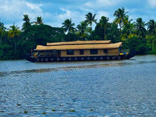 NIVEDYAM Luxury 2BHK Houseboat Alleppey - Alappuzha