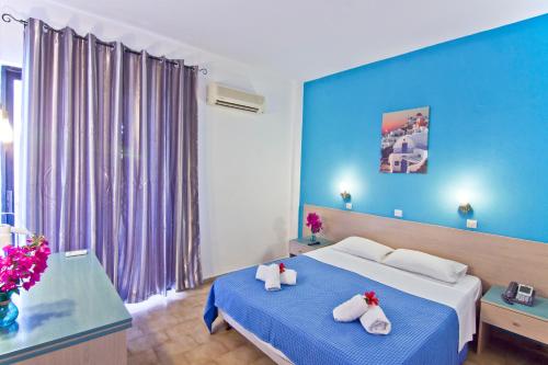 Argo Hotel The 2-star Argo Hotel offers comfort and convenience whether youre on business or holiday in Rhodes. Both business travelers and tourists can enjoy the hotels facilities and services. Free Wi-Fi in 