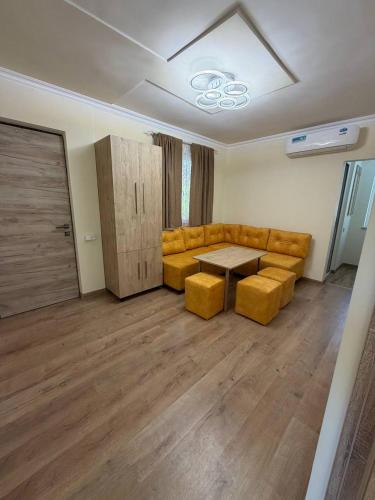 2 twin beds, 1 sofa bed