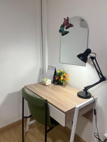 room detail thumbnail 2