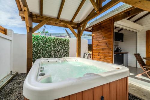 Love Room Secrets Partages in Sainte Rose