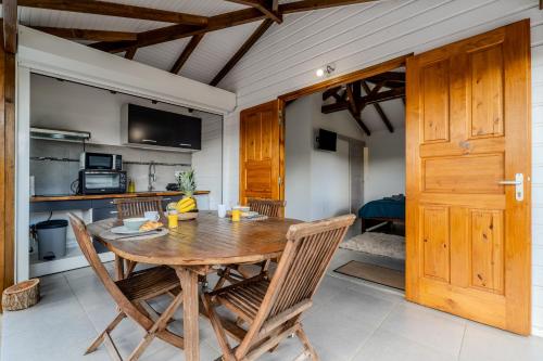 Love Room Secrets Partages in Sainte Rose