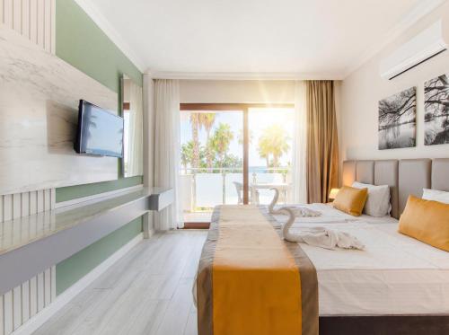 Tropic Beach Resort Hotel in Manavgat