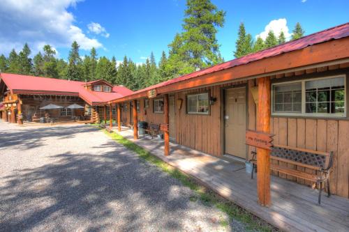 Historic Tamarack Lodge And Cabins In Mt