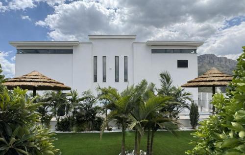 숙소 외관, Sea 300 Villa in 미그달