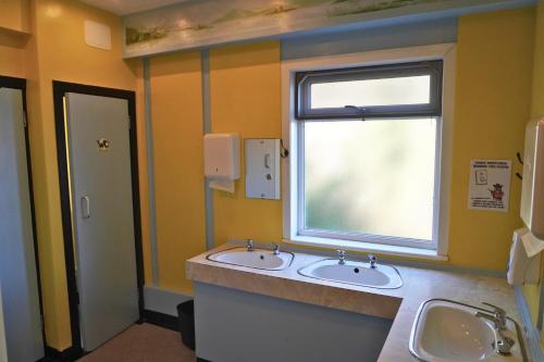 Loch Ness Lochside Hostel - Over 16s Only Room Type - Bed in 4-Bed Mixed Dormitory Room