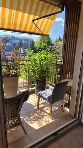 Sunny Place Geneva 15 min Train in Versoix, Schweiz