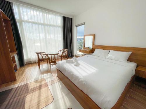 room detail thumbnail 2
