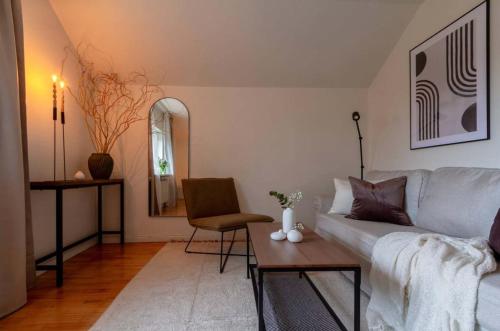 Bright 1BR Apartment with Balcony 20min to City in 하게르스텐 - 릴제홀멘