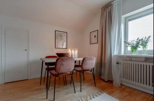 Bright 1BR Apartment with Balcony 20min to City in 하게르스텐 - 릴제홀멘