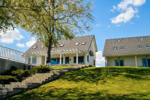 Pike Inn Bucătărie Autentică & Cazare cu Farmec (Pike Inn Bucatarie Autentica & Cazare cu Farmec) in Dunavăţu De Sus