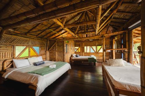 1 king bed, 2 double beds, 2 twin beds