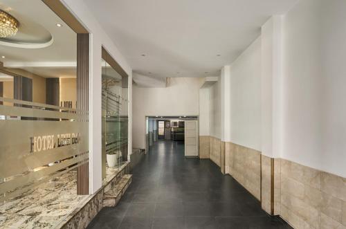Shared lounge/TV area, Linh Dan Hotel Phan Xich Long By Urban B in Phú Nhuận