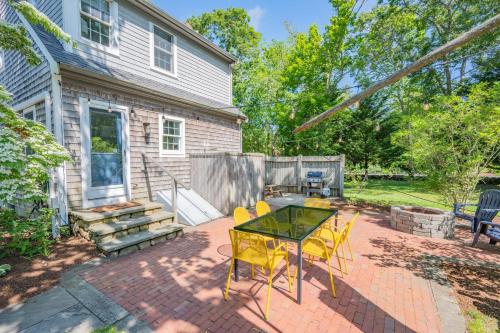 Cape Cod Haven: Cozy Home Near Gray's Beach in Yarmouth Port (MA)