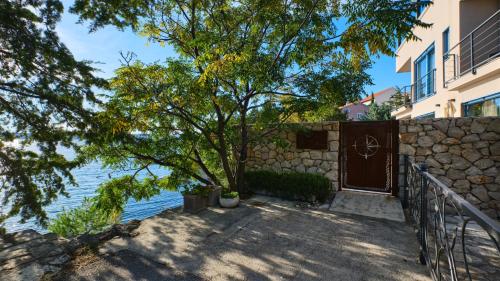 Villa Hemingway beachfront by Villas Guide in Baške Oštarije