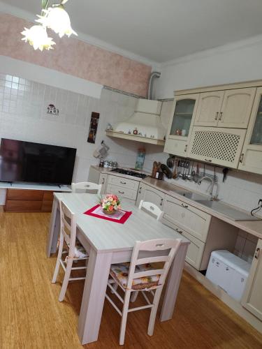 appartamento IL Tulipano camera quadrupla con bagno senza cucina e monolocale con bagno e angolo cot - punta Manara