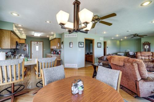 < 1 Mi to Calamus Lake! Group Adventure Base in Sargent